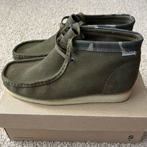 CLARKS ORIGINALS X CARHARTT WALLABEE BOOT